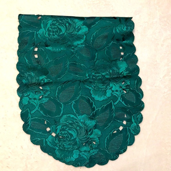 TABLE RUNNER - Picture 4 of 10